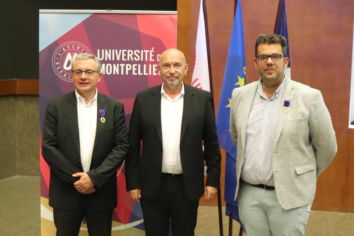 Philippe Augé (@philippe_auge) on Twitter photo Quel plaisir de remettre ce soir à Bruno Fabre, Directeur général des services <a href="/umontpellier/">Université de Montpellier</a> et à Sébastien Pons, Directeur général des services adjoint et directeur de cabinet, les insignes d’officier dans l’ordre des palmes académiques ! Un grand merci pour leur engagement ! Quel plaisir de remettre ce soir à Bruno Fabre, Directeur général des services <a href="/umontpellier/">Université de Montpellier</a> et à Sébastien Pons, Directeur général des services adjoint et directeur de cabinet, les insignes d’officier dans l’ordre des palmes académiques ! Un grand merci pour leur engagement !