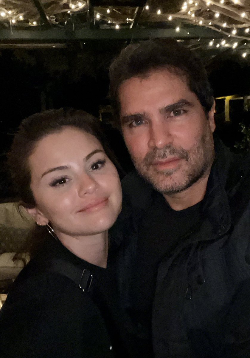 eduardomenoni's tweet image. 🚨| Ahora no solo es Mel Gibson, la cantante Selena Gomez, involucrada en la organización A21 que lucha contra el TRÁFICO HUMANO, apoya la película Sound of Freedom de Eduardo Verastegui, el encuentro se dio en una proyección del film en Los Ángeles. ⚠️ ¿Apoyas esta Película?