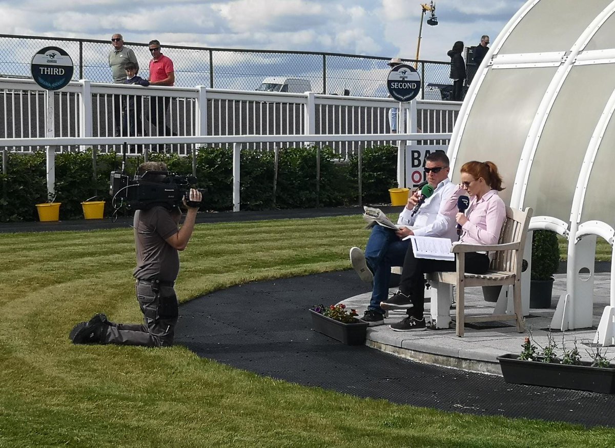 I'd do anything to get that perfect shot 🎥📺 #cameraop #racingtv #tramore #outsidebroadcast #horseracing 
@jane_mangan @irishkor @RacingTV @TramoreRaces