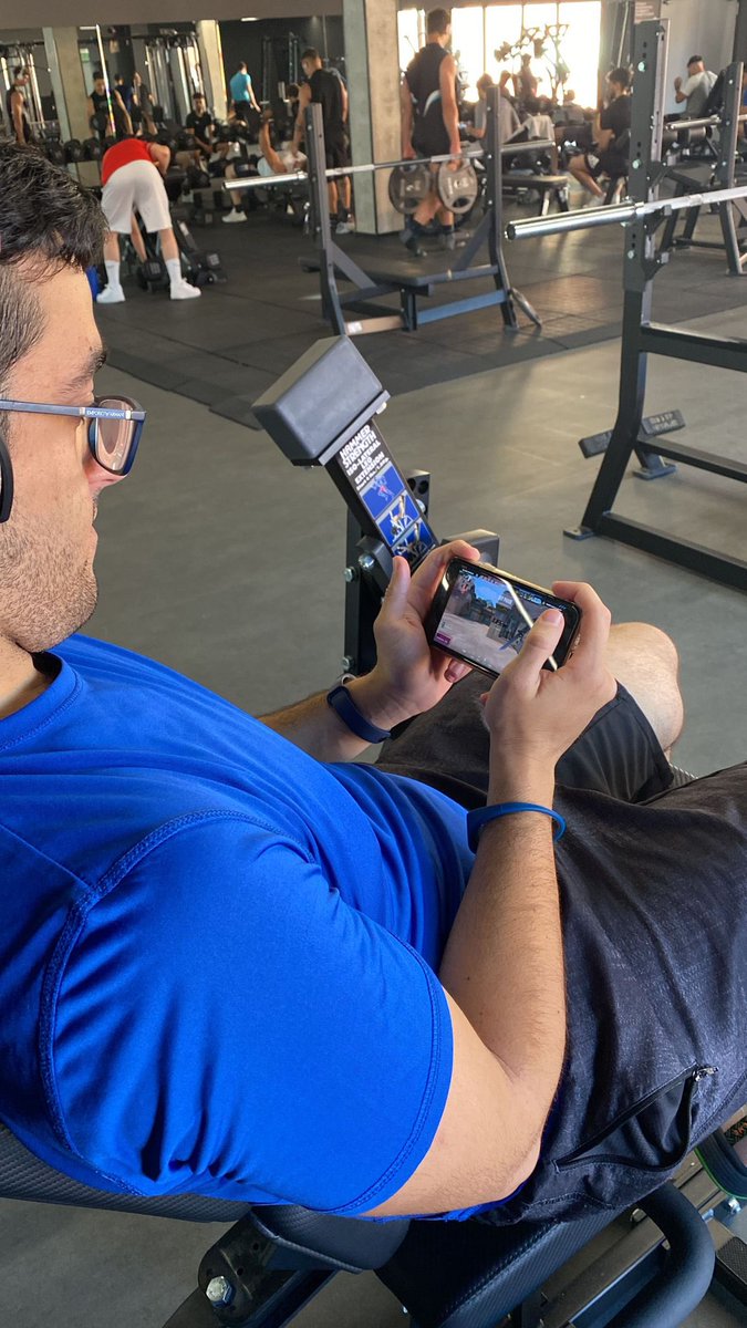 No se perdona ni en el gym apoyar a las dragonas de <a href="/QLASH_Spain/">QLASH España 🐉</a> 🐉🐉🔥🔥