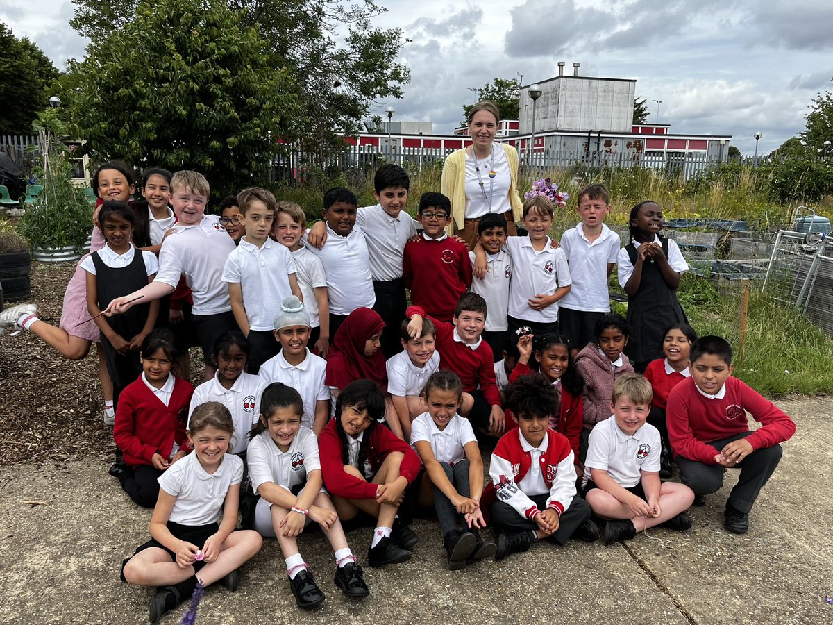 What STARS Year 3 have been! Way back in September they were beginners and now they are pros! Well done - we’re really proud of you!
👏👏👏👏👏
@MrsSibbitCTS @MissWatraCTS @headcherrytree @Emma5Hills @WatfordSa @inclusiveMAT #allotment #learningforlife