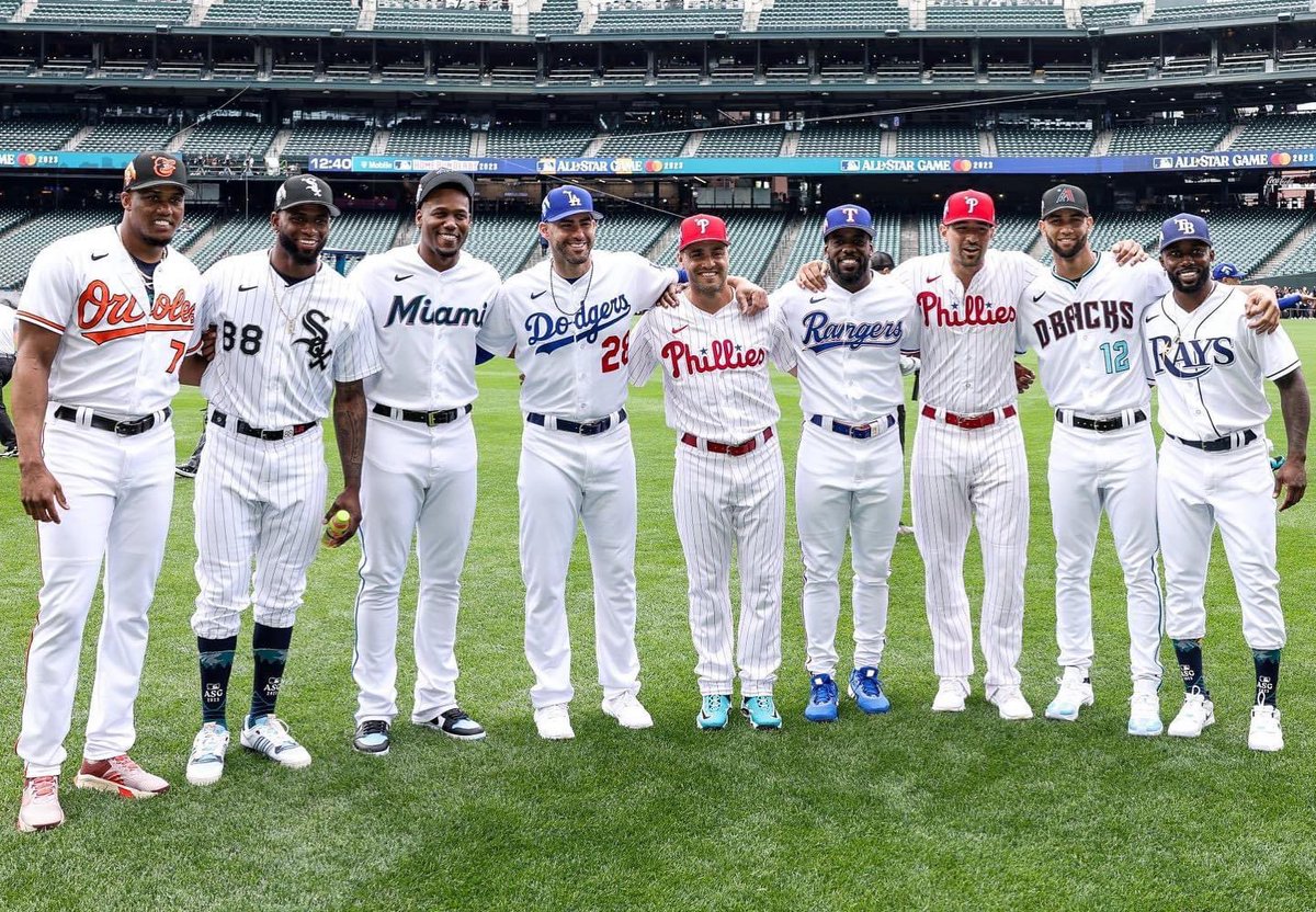 Love seeing this pic of the Cuban Crew of <a href="/MLB/">MLB</a> Players at the #MLBAllStarGame in Seattle ⚾️ 🇨🇺