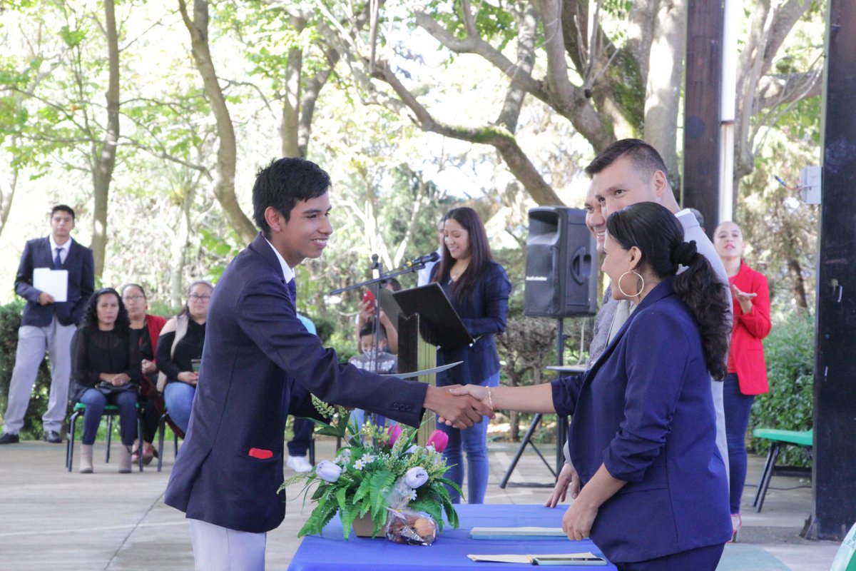 prepa108's tweet photo. Concluimos satisfactoriamente los trabajos correspondientes al segundo semestre del ciclo escolar 2022-2023. En ese marco hoy se realizó la ceremonia que clausura dichas actividades.

@dbg_epoem @EdomexDgfa @SEMSedomex #Prepa108 @zona_bg https://t.co/ksgEpGwmS1
