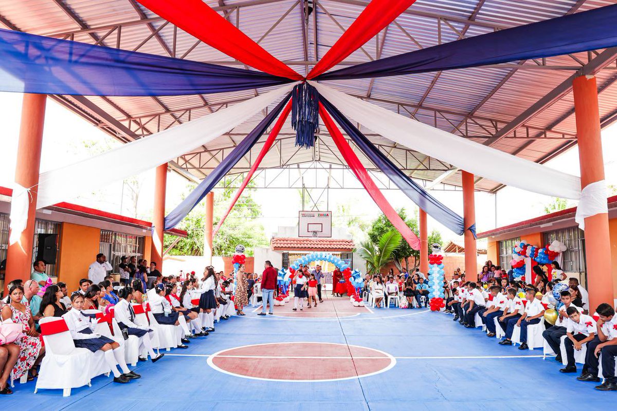 Felicidades a mis nuevos ahijados de la primaria Leyes de Reforma de la Comunidad de San José Ixtapa. Fue una ceremonia de clausura muy emotiva. ¡Enhorabuena por un paso más en su educación básica!