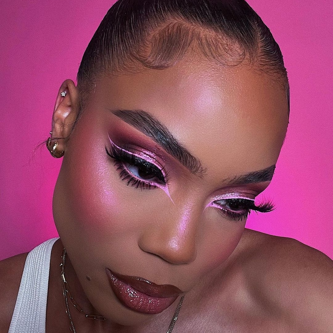 <a href="/tashjanecollins/">Tashjané Collins</a> in our Jetsetter Liquid Liner took our eyes on a glamorous journey!🖤

The perfect liner to emphasize a sultry eye!