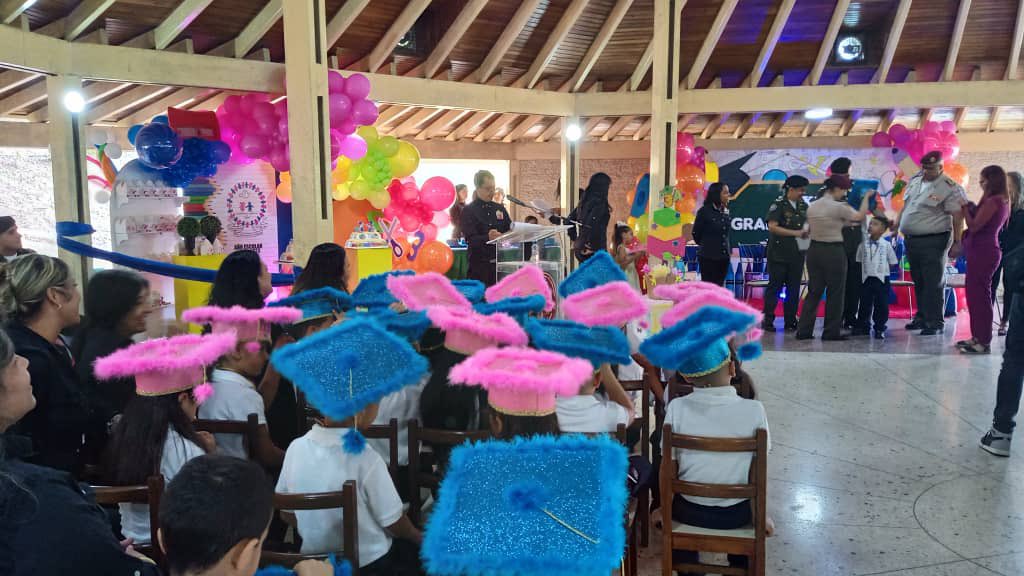 📚| Con amor y alegría participamos en la graduación de los niños y niñas del Centro de Educación Inicial “GJ Juan Bautista Arismendi”.
