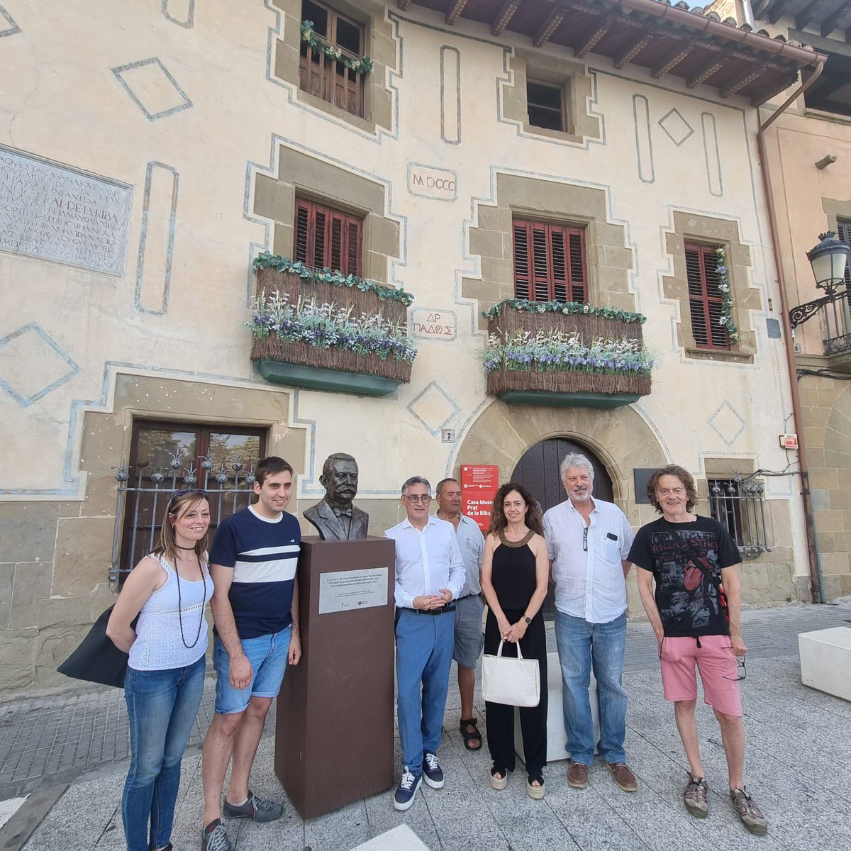 ramontremosa's tweet photo. Avui tarda de visita a #Castellterçol (poble natal del president de la #Mancomunitat Enric #PratdelaRiba), visitant comerços i fent campanya amb la candidata de @JuntsXCat de #Vic, @SusagnaRoura. 
Ben acompanyats pel guanyador de les eleccions municipals, @AleixRocaGirbau !! https://t.co/jSQrZcSVF4