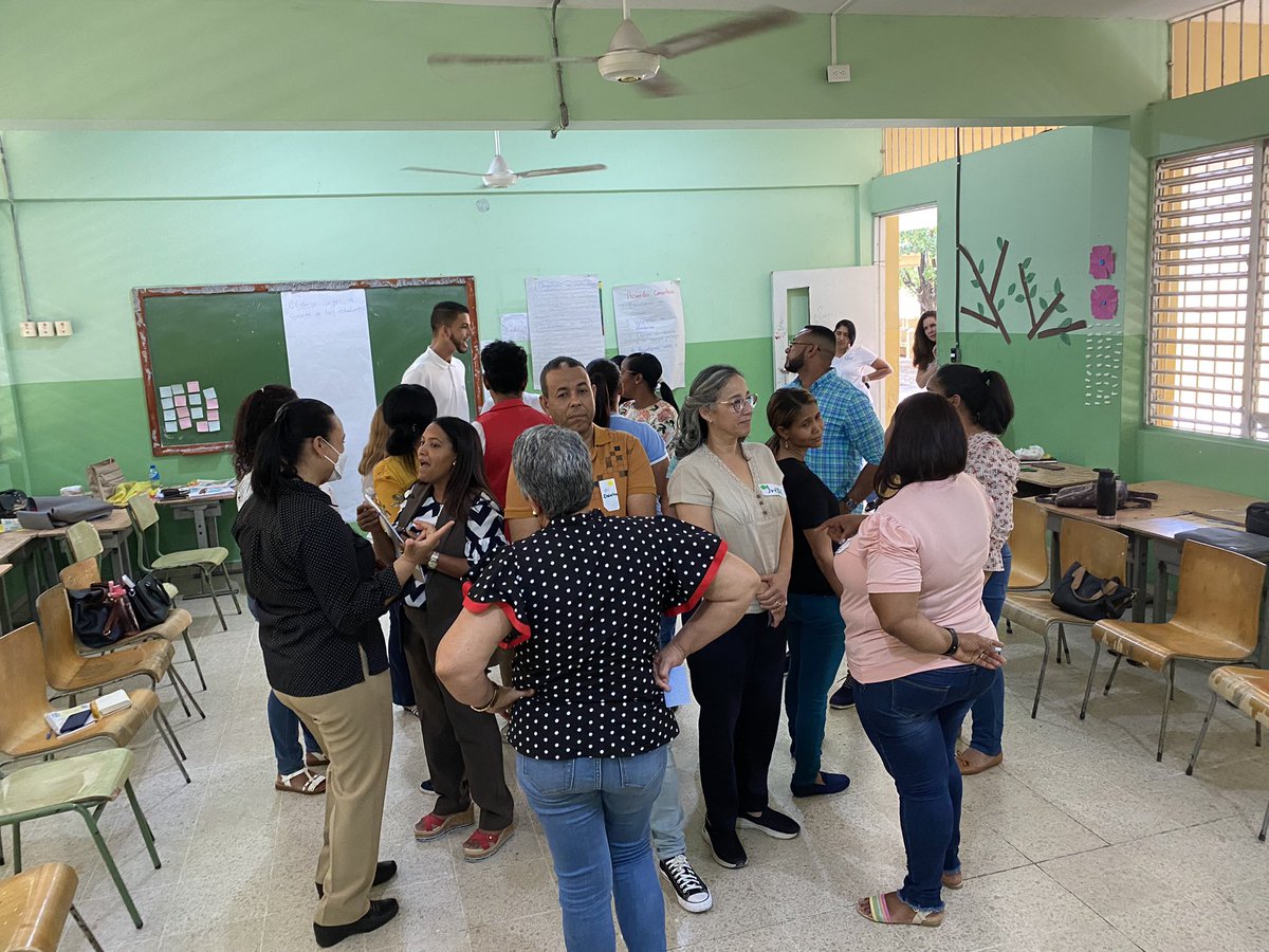 MsFeenstra's tweet photo. Meaningful discussions about how to know our learners #TMA #teachermentorsabroad https://t.co/5JWD4BKSkk