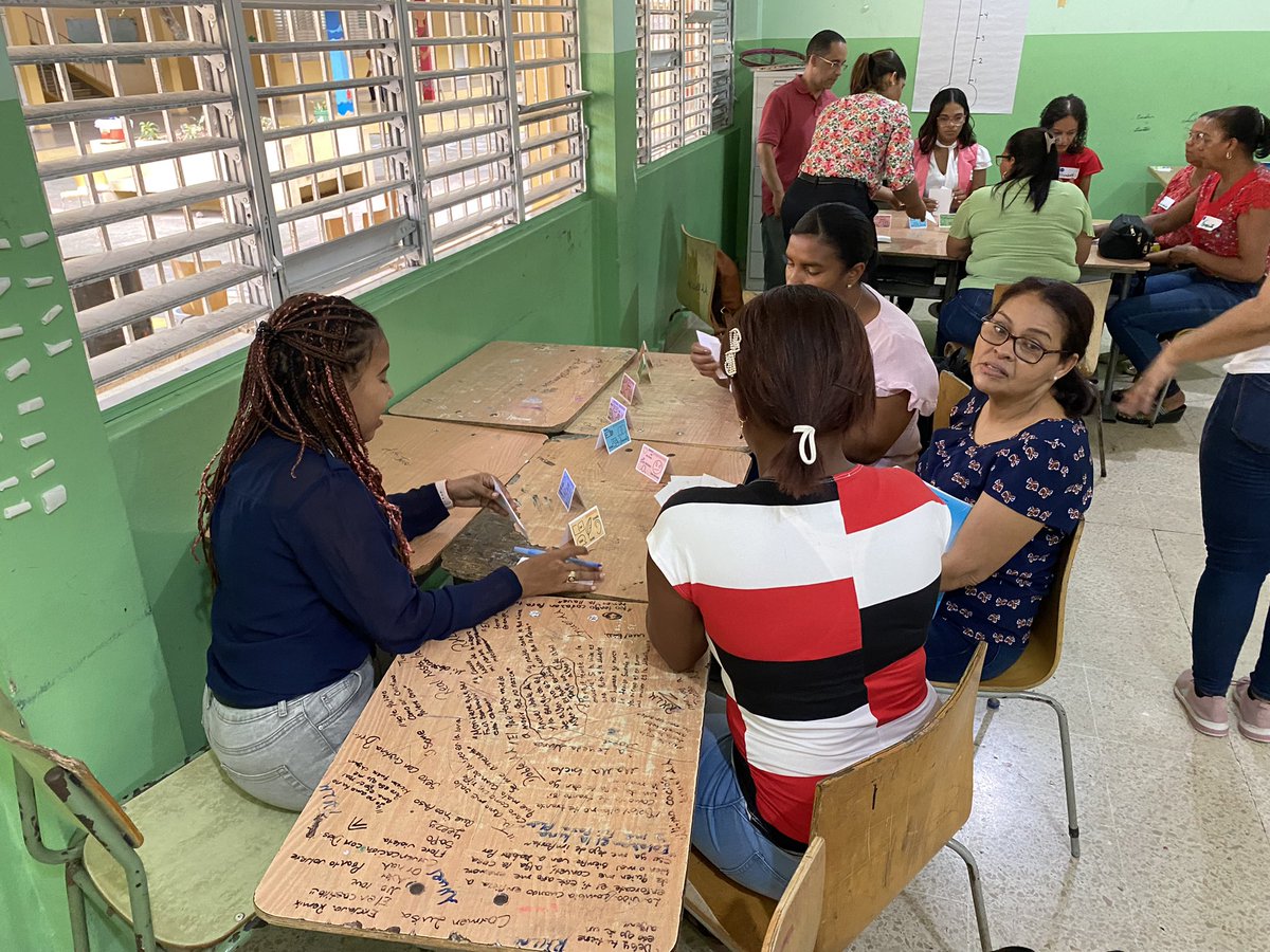 MsFeenstra's tweet photo. Meaningful discussions about how to know our learners #TMA #teachermentorsabroad https://t.co/5JWD4BKSkk