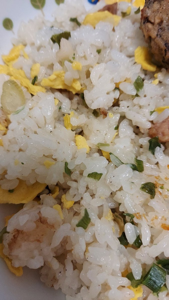 MarkX130Daisuke's tweet photo. セブンのチャーハン味が無い！
ゴマ油の匂いだけ…ご飯もいつもより白い！原料入れ忘れかな？
 #セブンイレブン  #チャーハン  #セブンイレブンのチャーハン https://t.co/VLEbGzLnHs