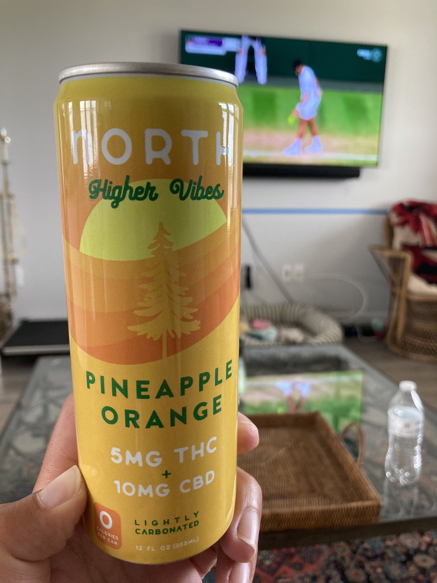 PeachCobbPapi's tweet image. Enjoying a nice Wimbledon spritz on this fine summer day #HigherVibes 🌊🌊🌊