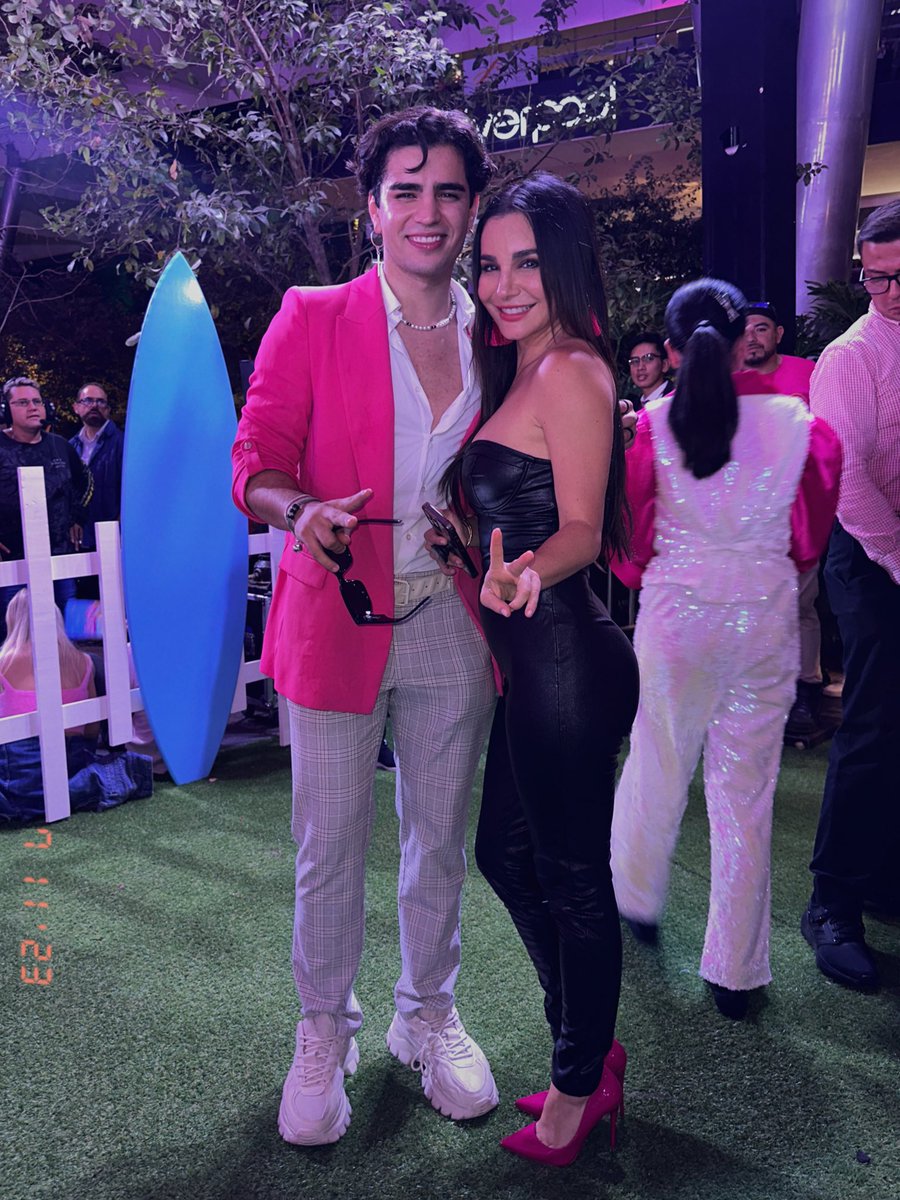 ArnMercurio's tweet photo. Y en ese momento me cacha…
Martha Higareda ♥️ súper amable @marthahigareda https://t.co/k1QoJtABKo