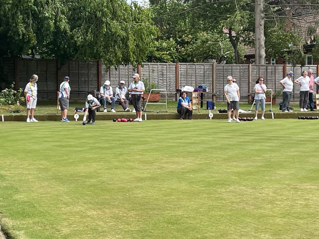 A great day mainly in the sun for the New Bowlers Triples Invitation Day.
Fourteen teams took part from various clubs, eight men’s teams and six ladies teams. Each team was made up of bowlers who had less than two full years bowling