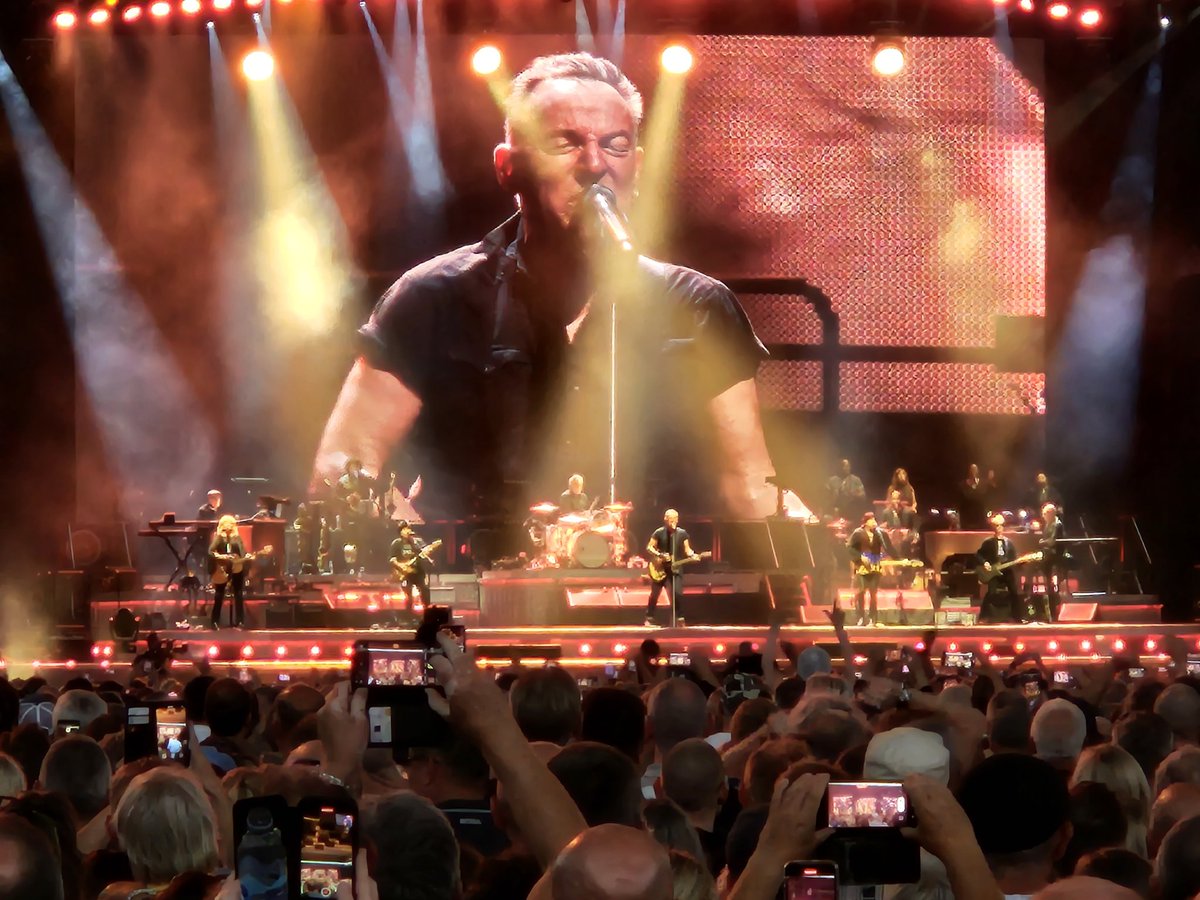 mcreedon20's tweet photo. Here we go.
No Surrender
#Springsteen #SpringsteenCopenhagen 🇩🇰 https://t.co/38F2Z0YCyr