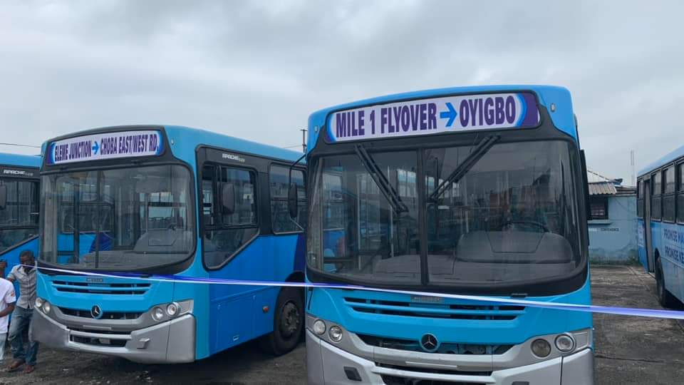 possible1001's tweet image. His Excellency Sir @SimFubaraKSC, represented by Professor Ngozi Nma Odu DSSRS, Deputy Governor of Rivers State, commissioned the Rivers State Government Fuel Subsidy Intervention Buses.

#phtwittercommunity #wike 
#SimMediaVolunteers