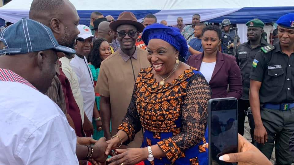 possible1001's tweet image. His Excellency Sir @SimFubaraKSC, represented by Professor Ngozi Nma Odu DSSRS, Deputy Governor of Rivers State, commissioned the Rivers State Government Fuel Subsidy Intervention Buses.

#phtwittercommunity #wike 
#SimMediaVolunteers