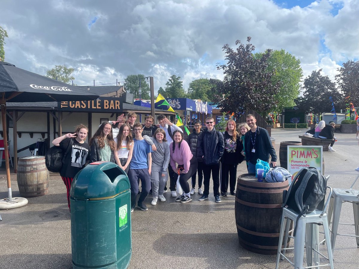 Year 11 have had a brilliant day enjoying the rides at Drayton Manor today 🎢