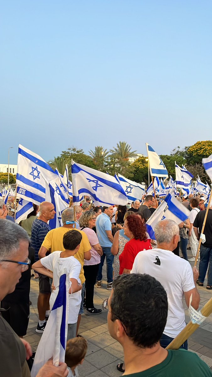 sshahar1's tweet photo. הרצליה לא שותקת https://t.co/vMMLf7DRqw
