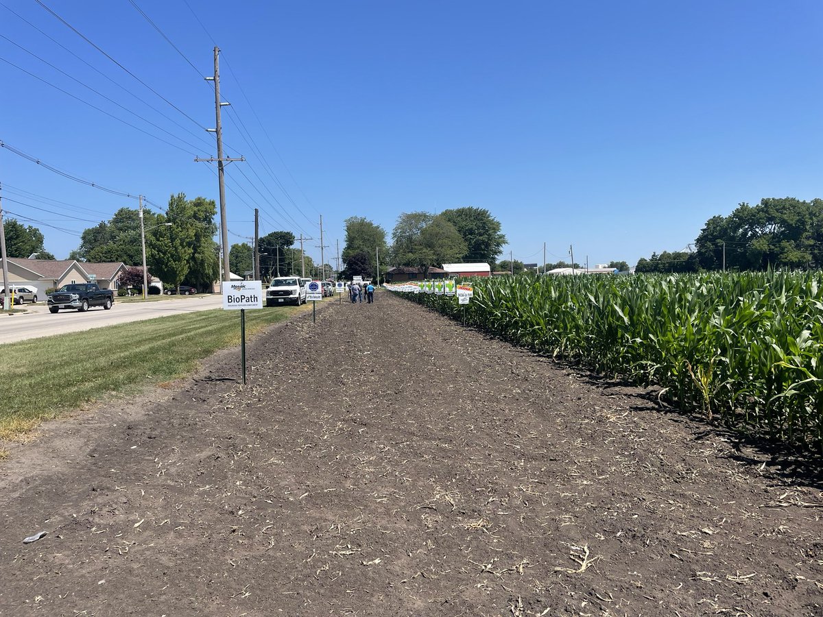 rvcinterns's tweet image. Thank you to everyone that came out to the plot today! I learned a lot!
-CM 
#BioPath #TriVolt #Rvcinterns #OnTheGroundYearRound