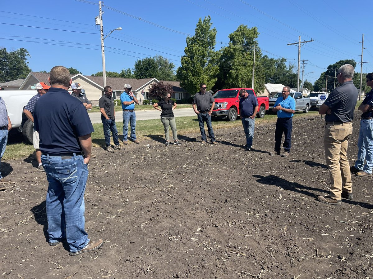 rvcinterns's tweet image. Thank you to everyone that came out to the plot today! I learned a lot!
-CM 
#BioPath #TriVolt #Rvcinterns #OnTheGroundYearRound