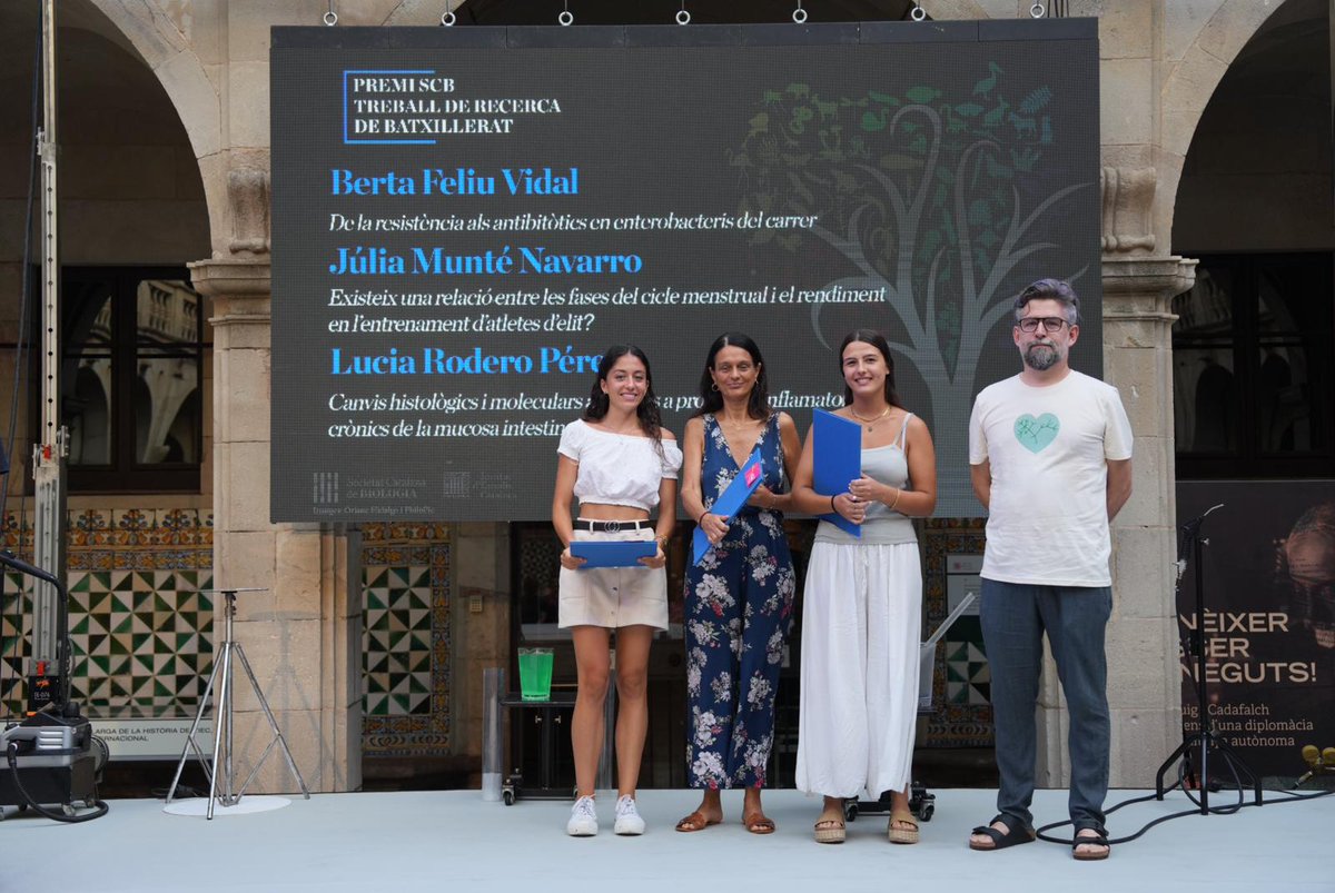 SCB_iec's tweet image. 🏆 Berta Feliu, de l’@EscolaFMTE de Barcelona, ha rebut el #PremiSCB2023 al #TreballRecercaBatxillerat, pel projecte “De la resistència als antibiòtics en enterobacteris del carrer”

#NitBio2023 #PremisSCB2023