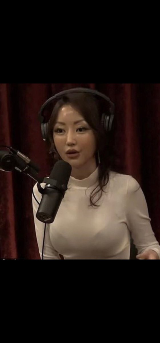 XlUZUI's tweet image. In South Korea if an idol gets married, they lose their ability to sing