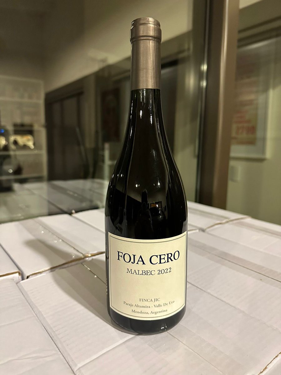 ciminari's tweet photo. Muy felices con nuestro FOJA CERO 🤤
Vino PREMIUM 🍷 del Valle de Uco, Mendoza. https://t.co/hxqlcY0Un2