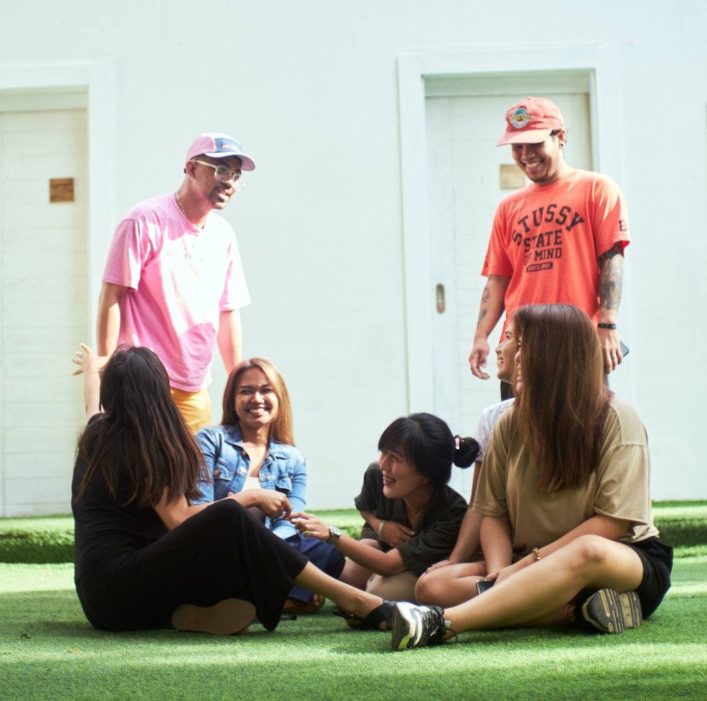 Gift your friends ride credits and get credits in return when they sign up for Hitch. Send referrals right in the app.