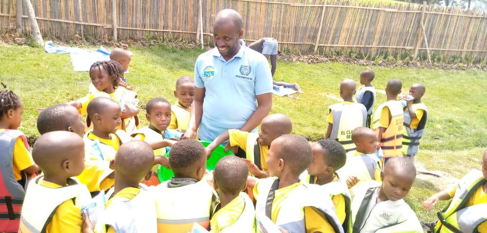 gikombecell2022's tweet photo. Mugusoza umwaka wamashuri wa 2022-2023 Kuri uyu wakabiri ubuyobozi bwa ECD_LIGHT of RUBAVU icungwa n'itorero "CHEKINAH HOLY MISSION" rikorera mukagari ka Gikombe muri @RubavuSector
Basuye ibikorwa nyaburanga biherereye muri @NyamyumbaSector ahazwi nkamashyuza nikiyaga cya #Kivu https://t.co/0vVkN1pq7E