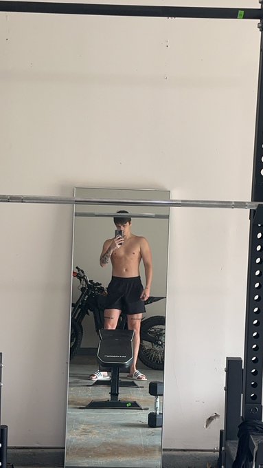 Gettin rid of this dad bod once and for all https://t.co/fPQwtFCfwm