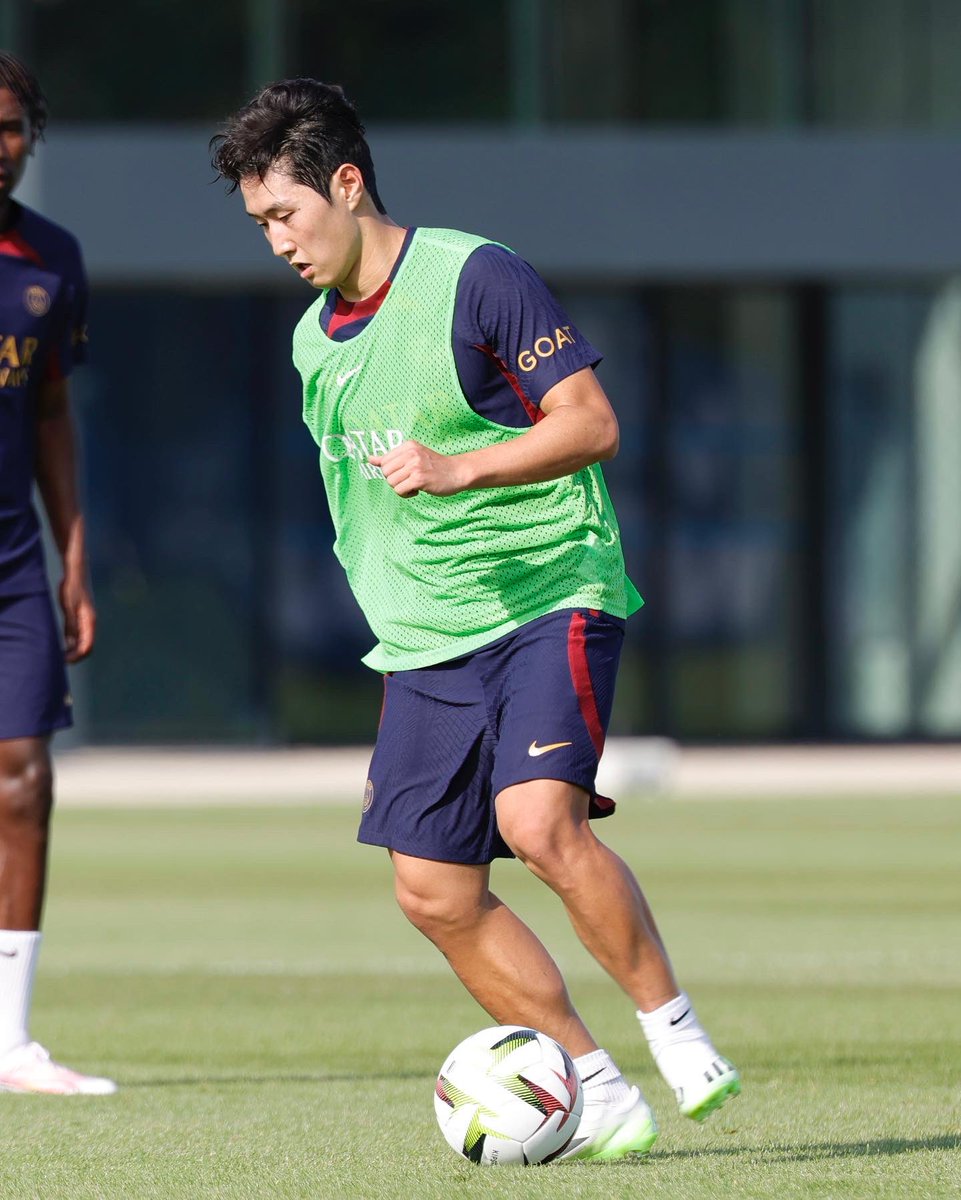Tests physiques &amp; entraînement sur le terrain pour notre recrue Lee Kang-In au Campus PSG 💪🏼🟥🟦