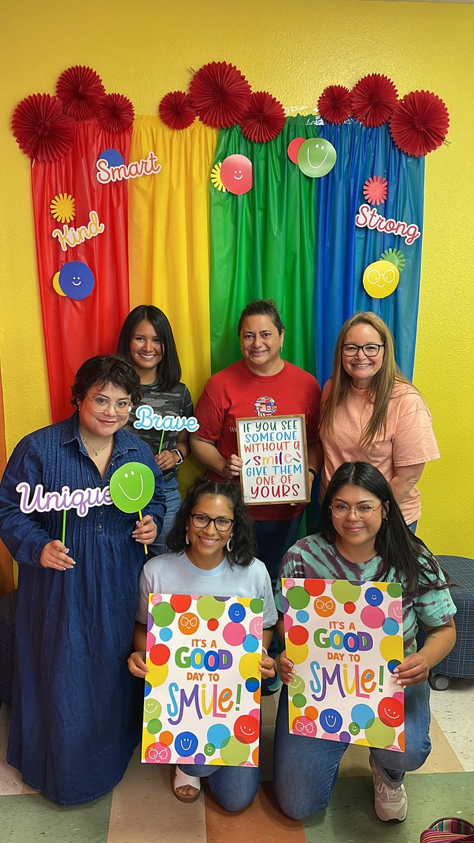 Summer PD with <a href="/cmwatson2010/">Courtney Watson</a> and <a href="/friEdTechnology/">friEdTechnology Team</a> 
Vernon Middle School WLA ❤️ 
#friEdFan #hcisdtia23 #beyondtheclasroom <a href="/VernonMSWLA/">Vernon MS World Languages Academy</a> <a href="/aliciaramon1212/">Alicia Ramon</a> <a href="/mrstorresELA/">C. Torres</a> @almapereahcisd1 <a href="/ArelyRTamez/">Arely R. Tamez</a>