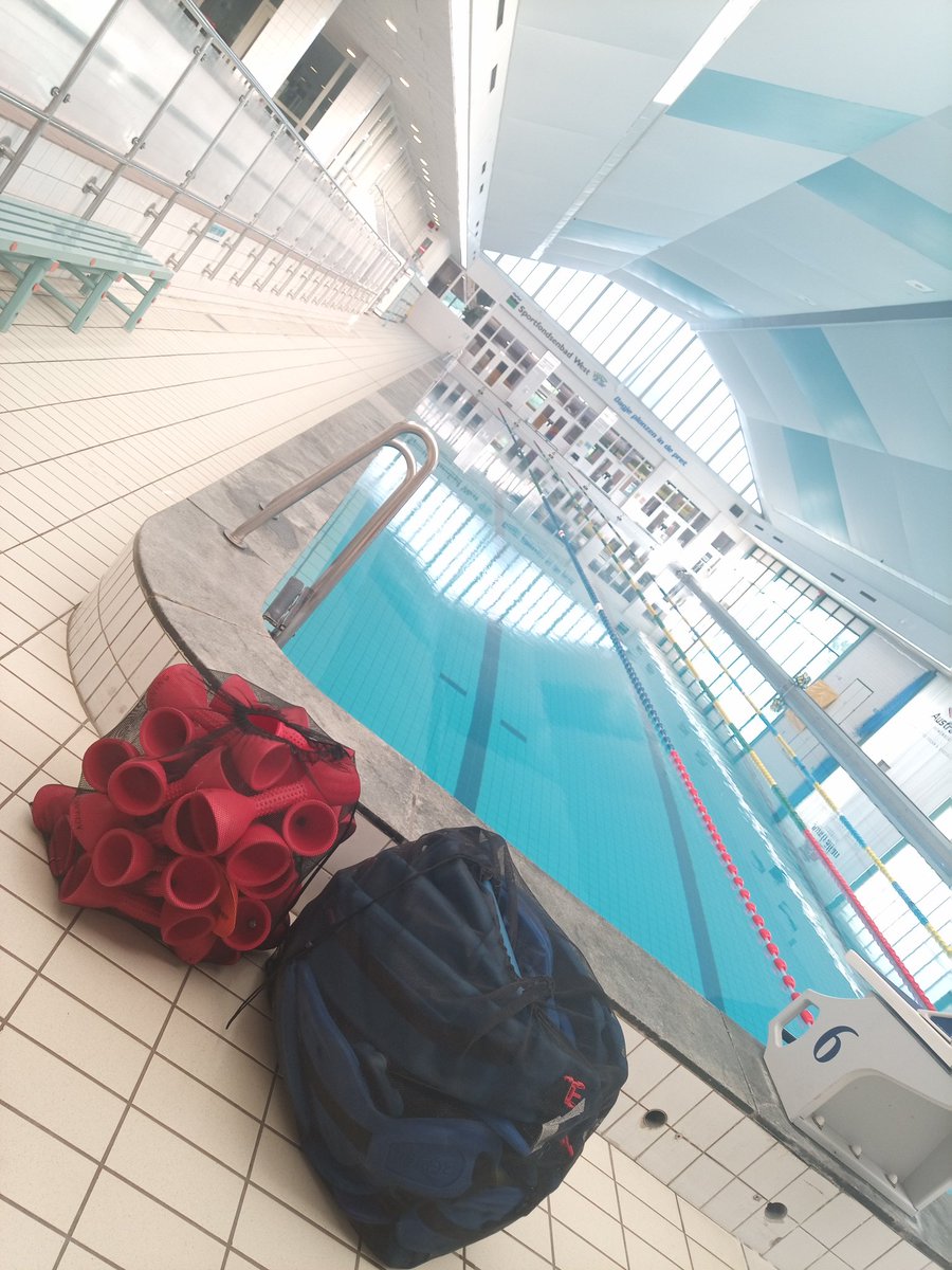 Laatste aquarunningtraining binnen. Volgende week 6 weken lang training in het buitenbad. Pas na de zomervakantie starten de trainingen in het binnenbad weer.

#aquarunning #aquasport #zwembad #zwemmen