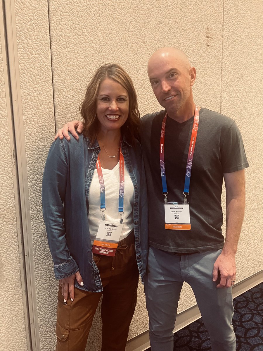 ⁦@NAESP⁩ conference - Pittsburgh connects with Buffalo (⁦@keithkuwik⁩) via ⁦@ErikLindemann_⁩ ⁦ 🆒😎