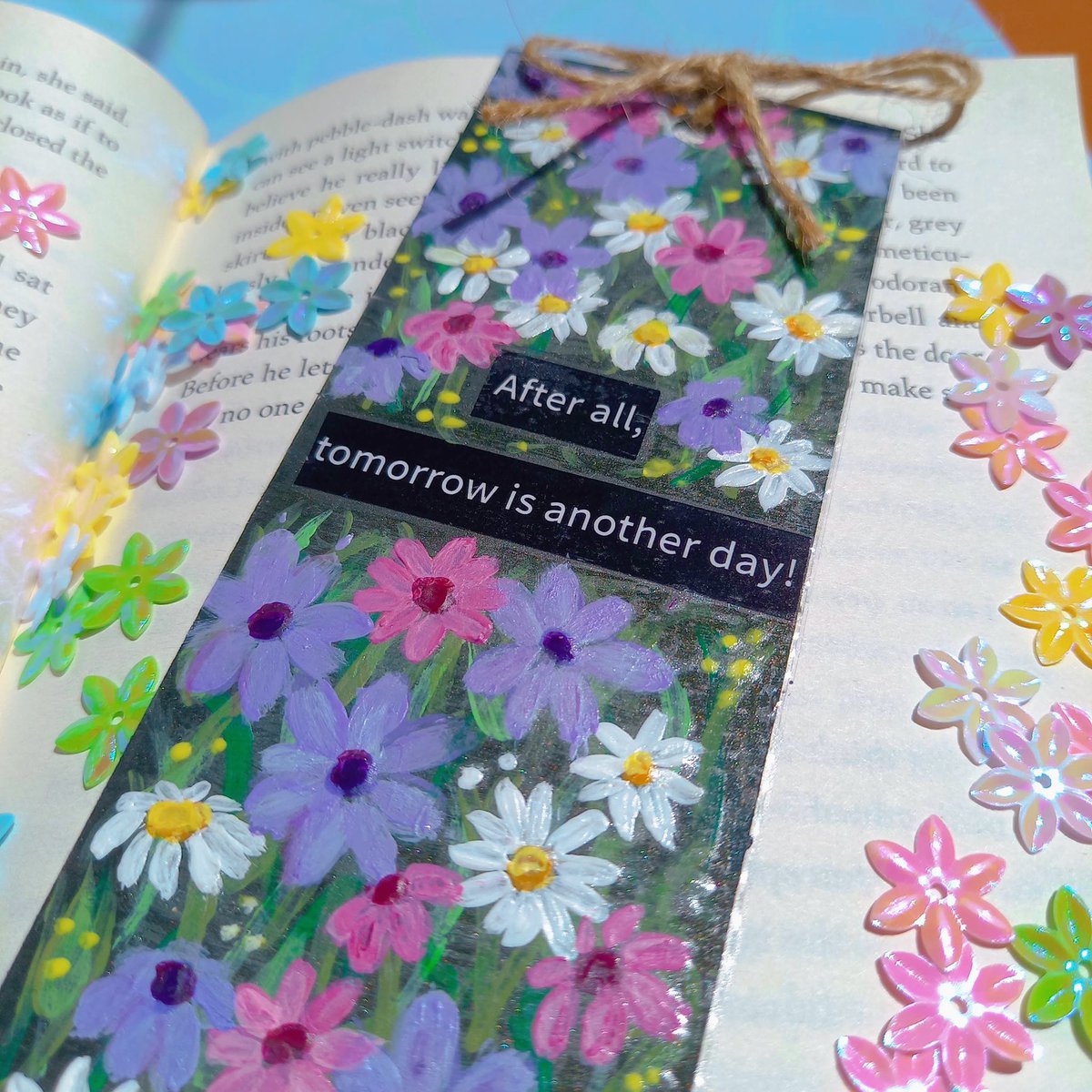 isidrawings's tweet photo. My first floral acrylic bookmark awaits you on my shop!! ๐ฅน๐ผ
I painted some wildflowers & a quote this timeโจ
Only 1 available as itโs handpainted!
#smallshop #floralart #diybookmark #kofichallenge #acrylicart https://t.co/TQyAAfSZXj