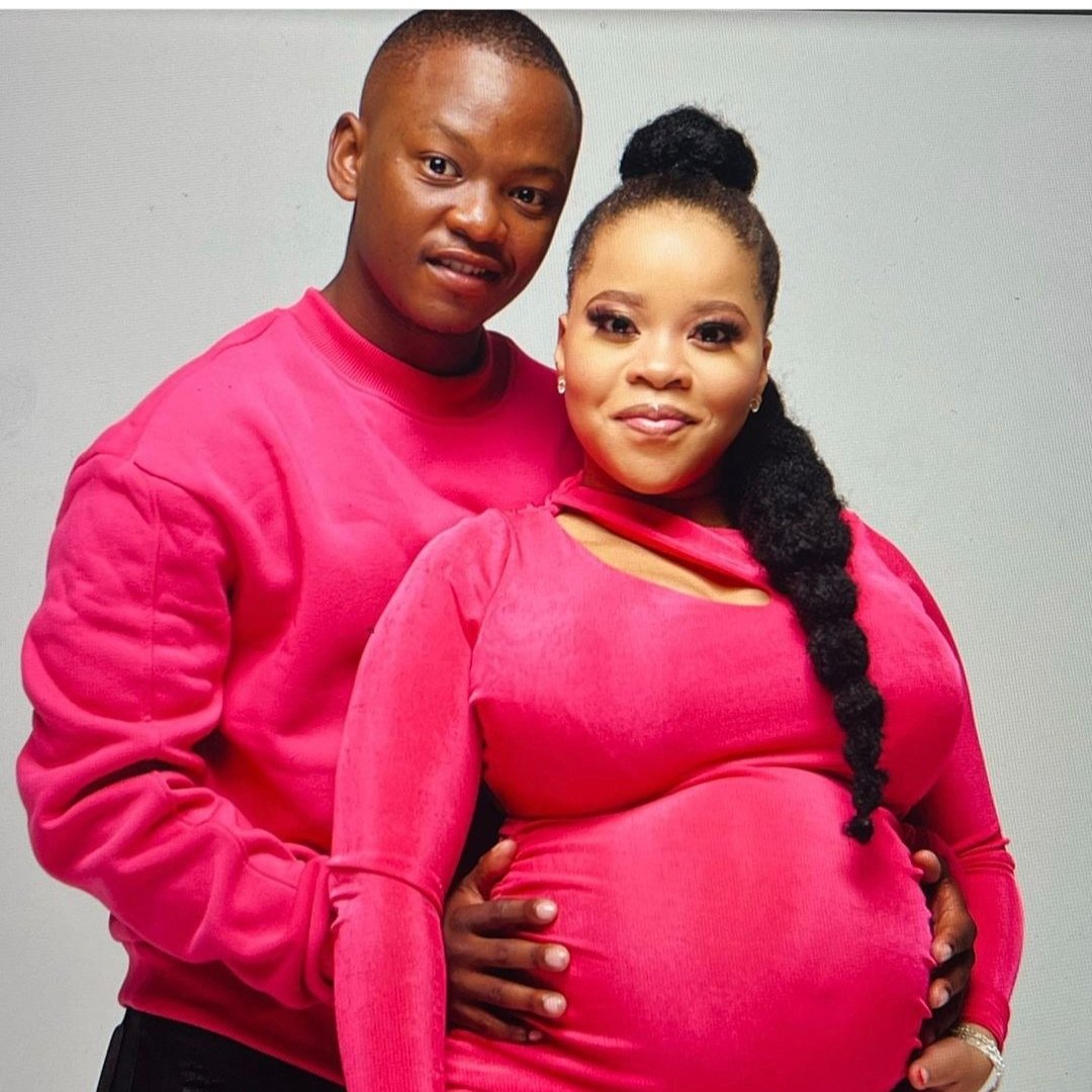 MatsosoKay2's tweet photo. 2 baby mamas and thy older than him 😮 wat he's doin wont end well, these girls were raised in a modern way so they wont approve the sthembu thing #IzinganeZesthembu #Mnike https://t.co/GNuasuhAAk