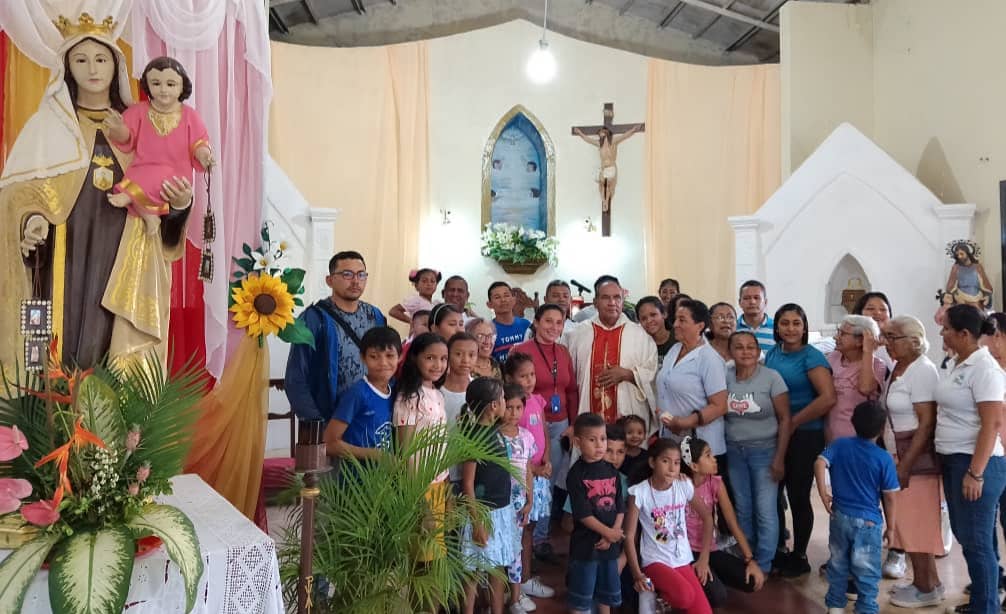 DiocesisSFApure's tweet photo. Este #10deJulio2023 el Pbro. Francisco Caldera celebró junto a la Comunidad Parroquial de NS del Carmen en Puerto Paez, su 2do. Aniversario de Ordenación Sacerdotal.
#infodiocesis https://t.co/26oeehNuF7