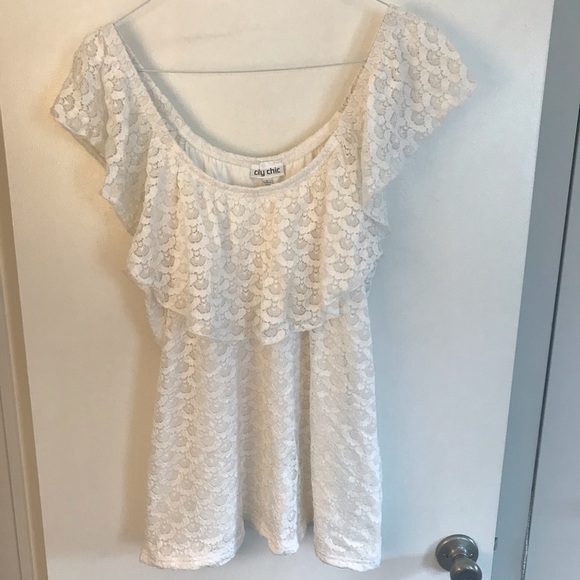 LexiRed116's tweet photo. So good I had to share! Check out all the items I'm loving on @Poshmarkapp #poshmark #fashion #style #shopmycloset #torrid #citychic: https://t.co/JtGKymHvCn https://t.co/DKZePGvmii