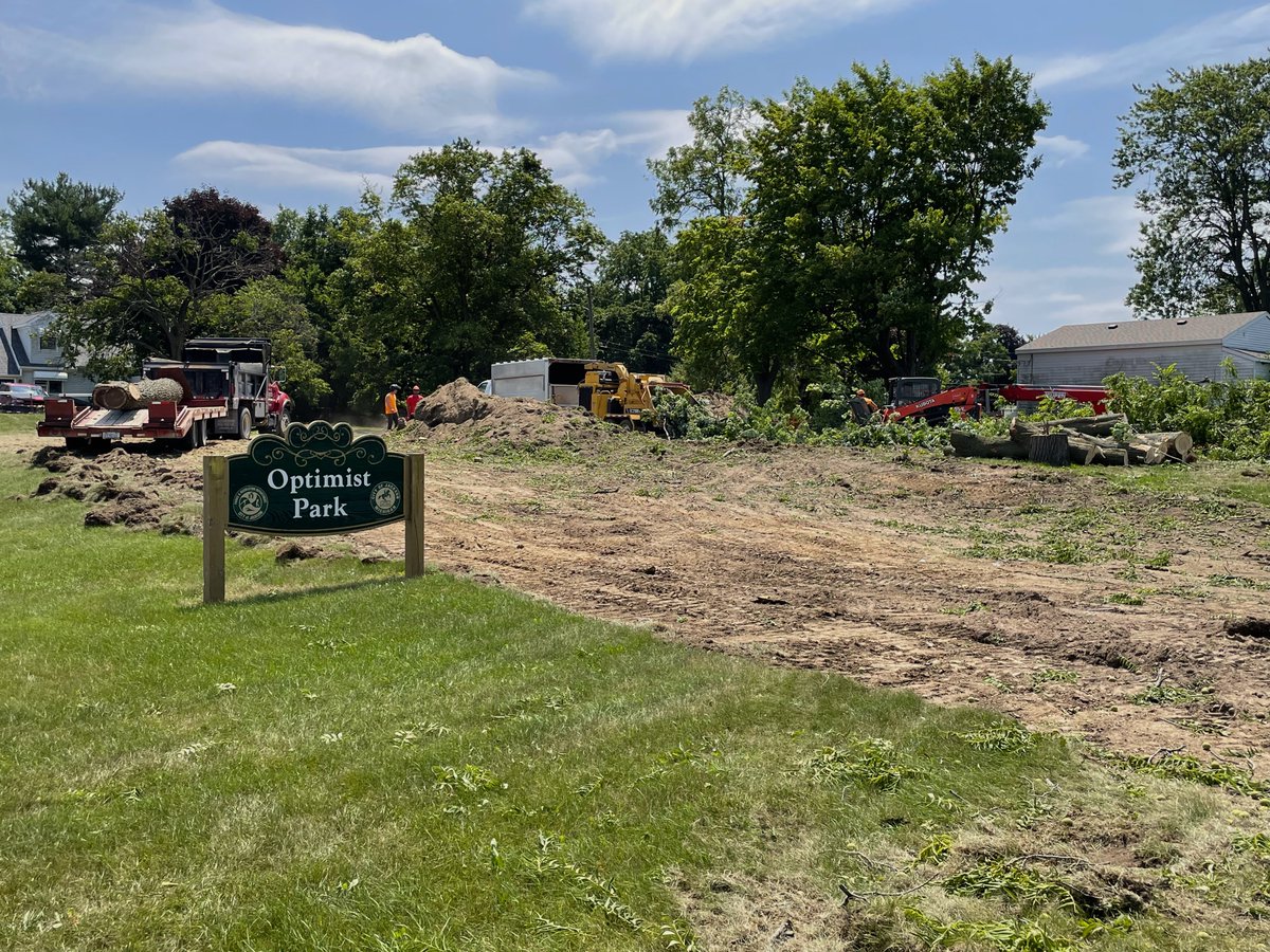 New investment is coming to Optimist Park in #JacksonMi. Construction is bringing a new basketball court, playground, trees, and landscaping to the park. The reshaping is happening due to the sale of adjacent commercial property.  More info: cityofjackson.org/CivicAlerts.as…