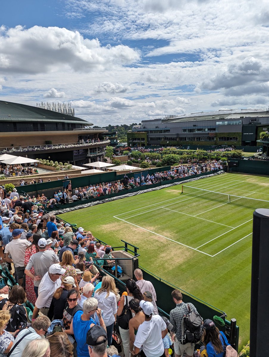 lord1579's tweet photo. A grand day of tennis @Wimbledon 🎾 #roofopen #roofclosed #samepimms https://t.co/Bcfa1kQP94