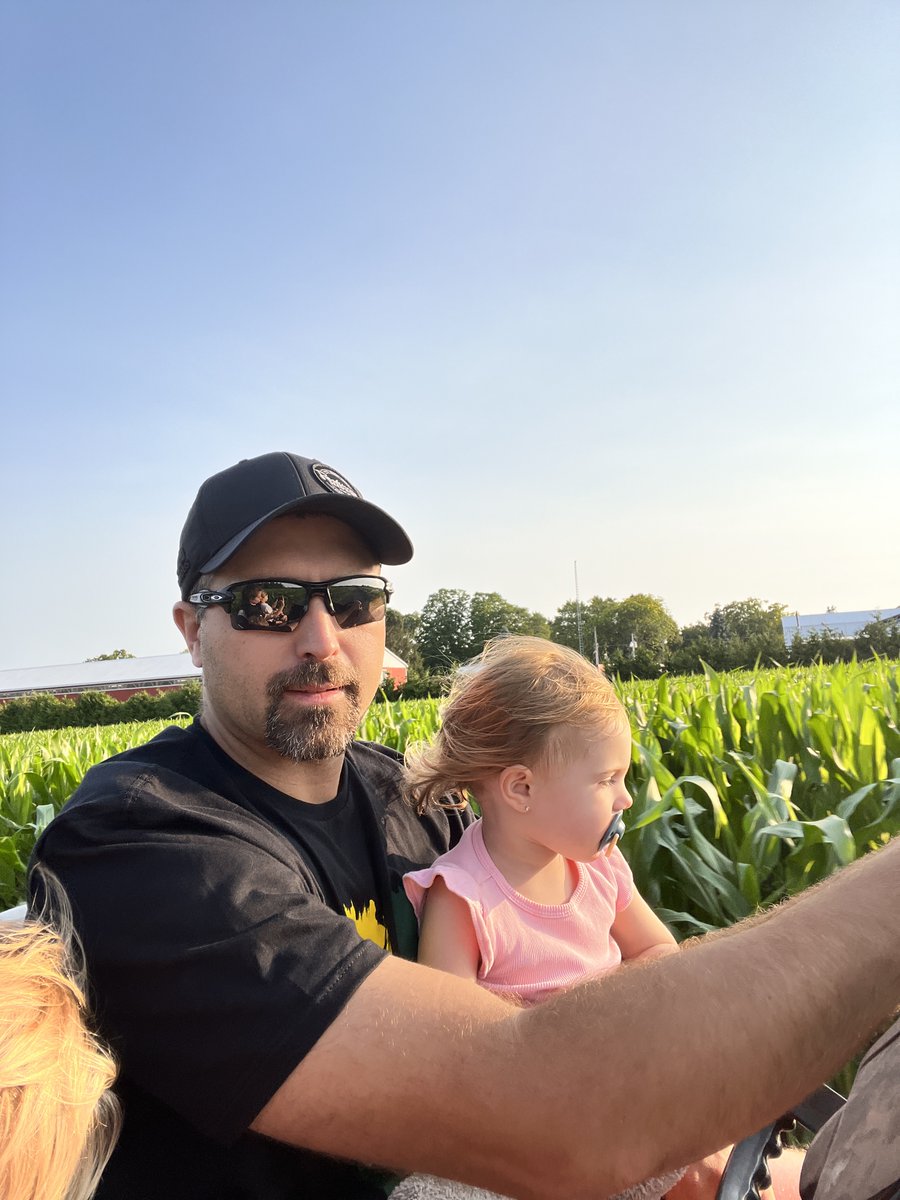HORIZON_SEEDS's tweet photo. The kids have caught the field touring bug.
 Our nightly adventures in the production fields.

@c_vanlaecke @jessVanLaecke
#FarmFamilyProud #seedcorn #corn #AgTwitter https://t.co/KX3WlQscKx