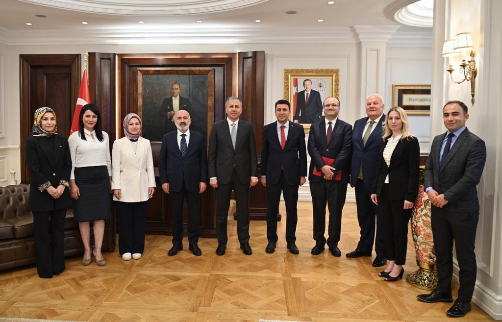 TCNufus's tweet photo. Bakanımız Sayın Ali YERLİKAYA (@AliYerlikaya) 11 Temmuz Dünya Nüfus Günü münasebetiyle, Bakan Yardımcımız Sayın Mehmet SAĞLAM (@av_mehmetsaglam) başkanlığında Nüfus heyetini kabul etti.

#HayatınızınHerAnında https://t.co/AdAFsMx9zW
