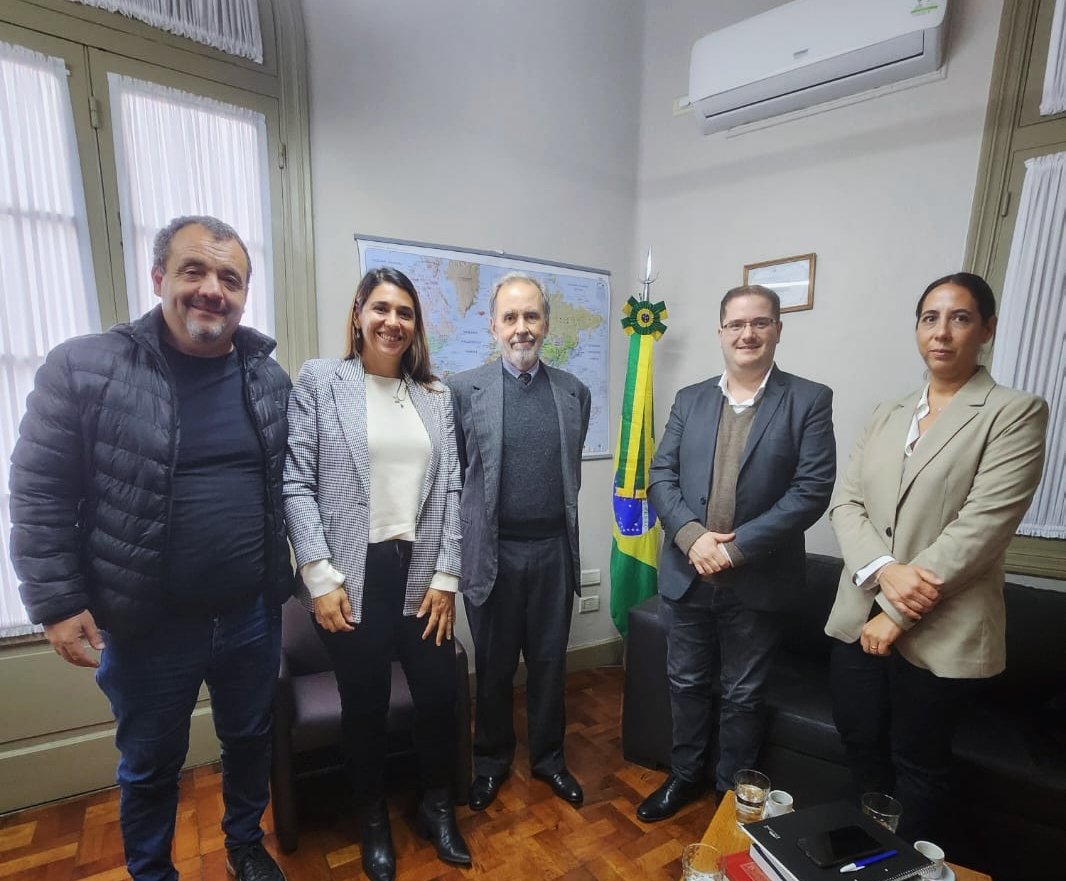 Nos reunimos con Santiago Alcázar, Sr. Cónsul General de Brasil🇧🇷 en Córdoba, con el fin de pedir el apoyo institucional del Consulado para que #IncubadorasLat sea un evento bilingüe con amplia participación del ecosistema de emprendimiento e innovación brasilero.
