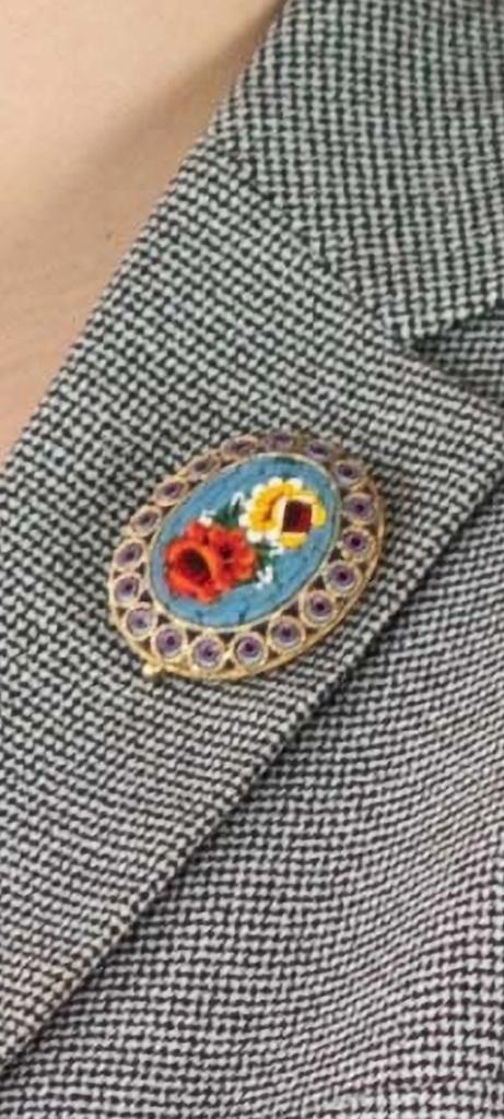 I know it's a long shot, but today I lost this broach somewhere between Inner Temple & the RCJ. If anyone might have seen it please can you let me know? It doesn't have monetary value but was my great grandmother's & means so much to me. I know it's likely gone but worth a try 😔