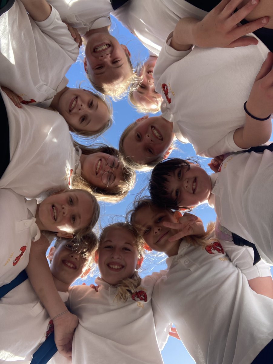 ysgolyddraig's tweet photo. Diolch yn fawr @YDewiSant and all our @ysgolyddraig Yr6 and Yr5 netball players for some fantastic netball play this afternoon! Well done everyone 👏 Llongyfarchiadau ! #YYDachieve #YYDchallenge #YYDenjoy https://t.co/JEvQJDr1hW