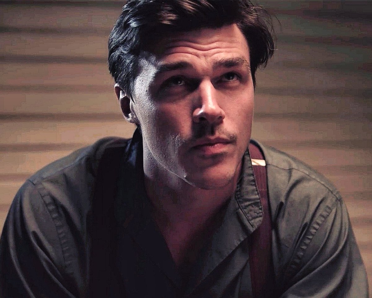 📸 <a href="/FinnWittrock/">Finn Wittrock</a> as Young Roscoe in #LouieMovie