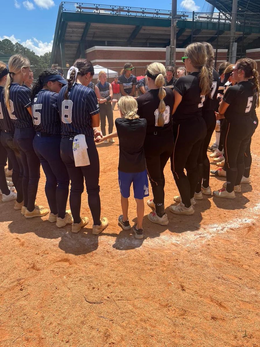 KatieRob0618's tweet photo. “Two are better than one because they have a good return for their labor: If either of them falls down, one can help the other up.” - Ecclesiastes 4:9-12 https://t.co/nXdm4lwHcM