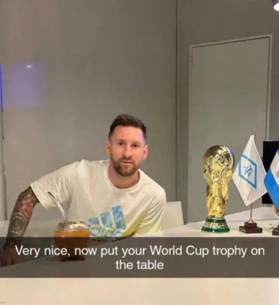 TrollFootball's tweet photo. Ronaldo fan: Hi  

Messi fans: https://t.co/5xyXJbvq0t
