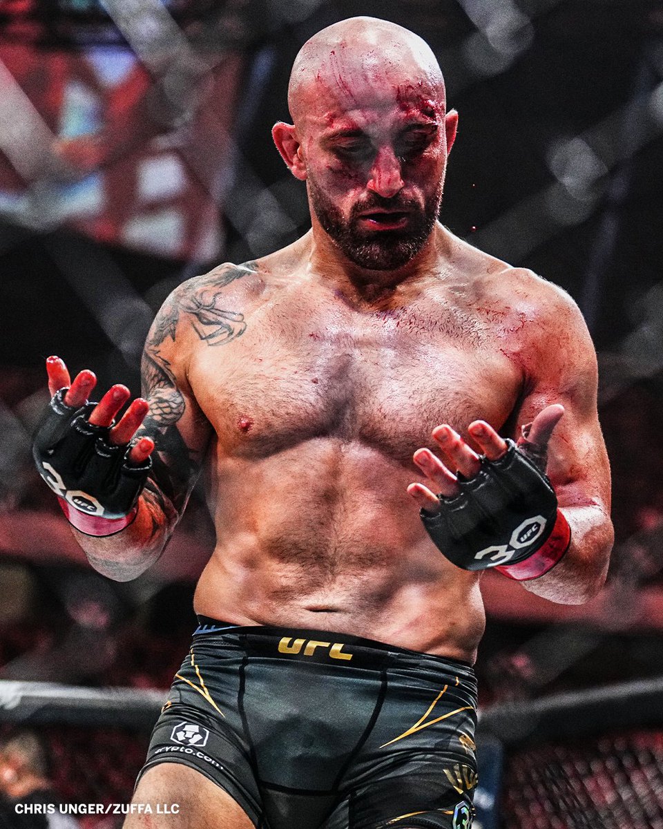 espnmma's tweet photo. THE NEW P4P KING 😮‍💨 👑 @alexvolkanovski https://t.co/hB6ExZR68m