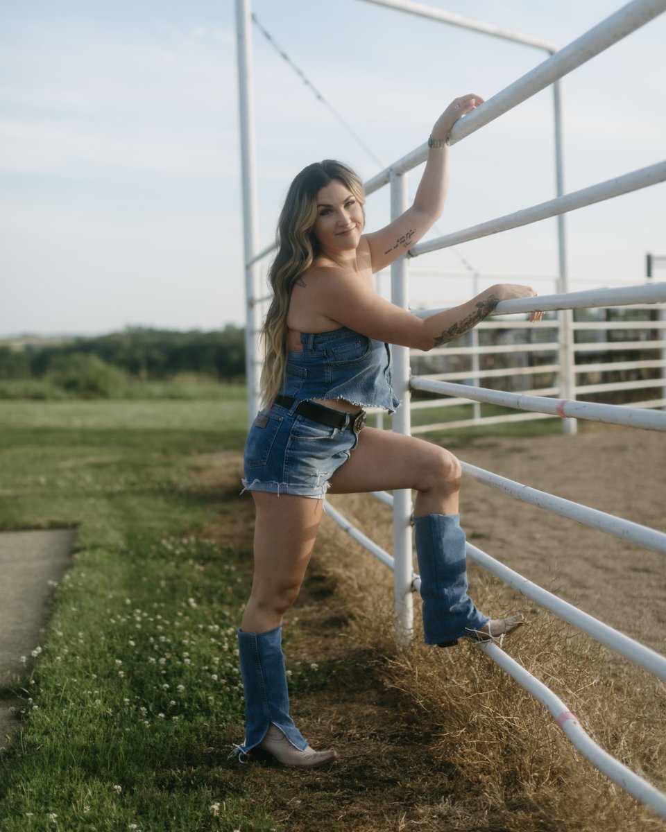 AshleyBarronOfficial tweet media